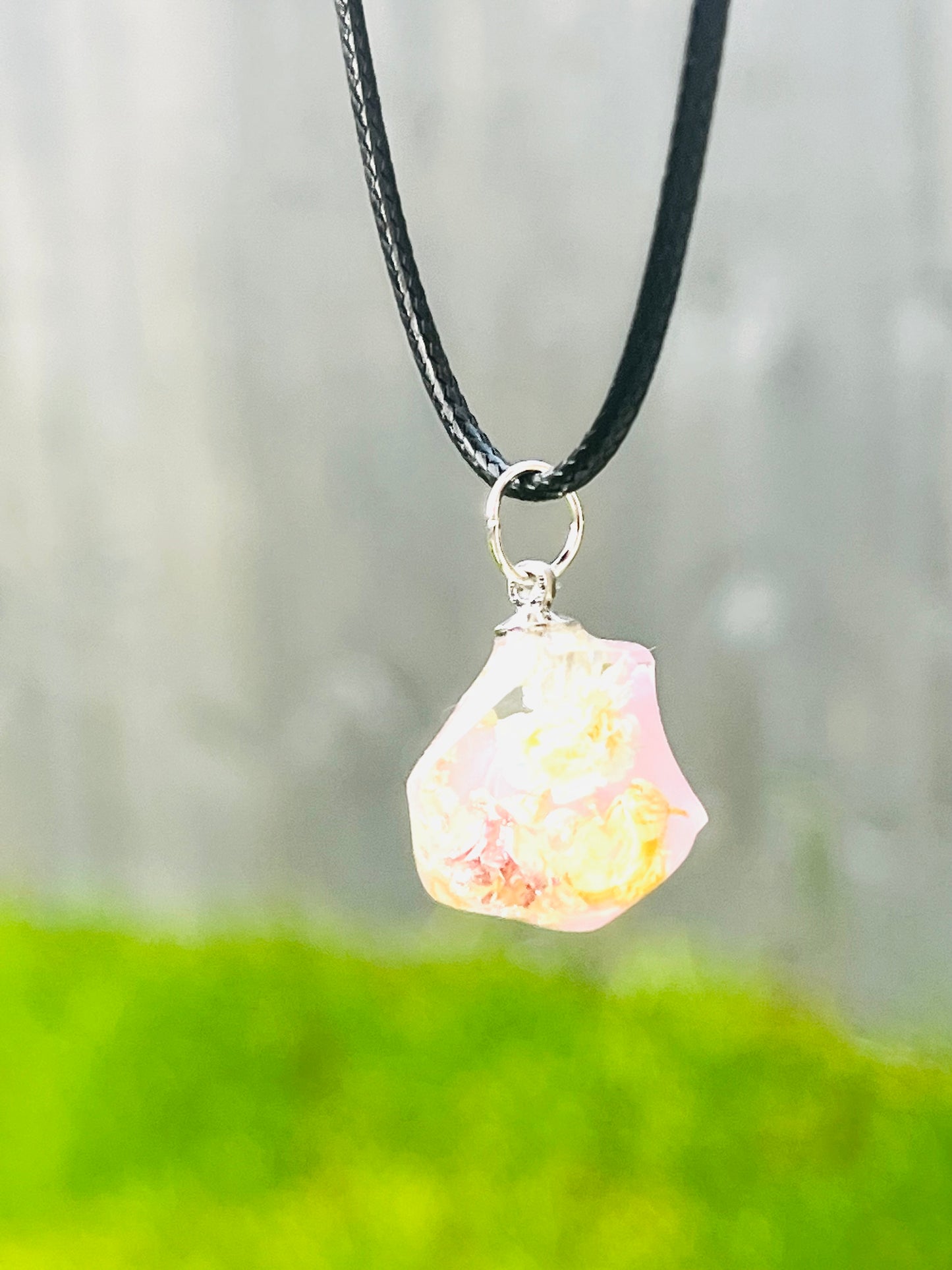 Flower in pink rock necklaces