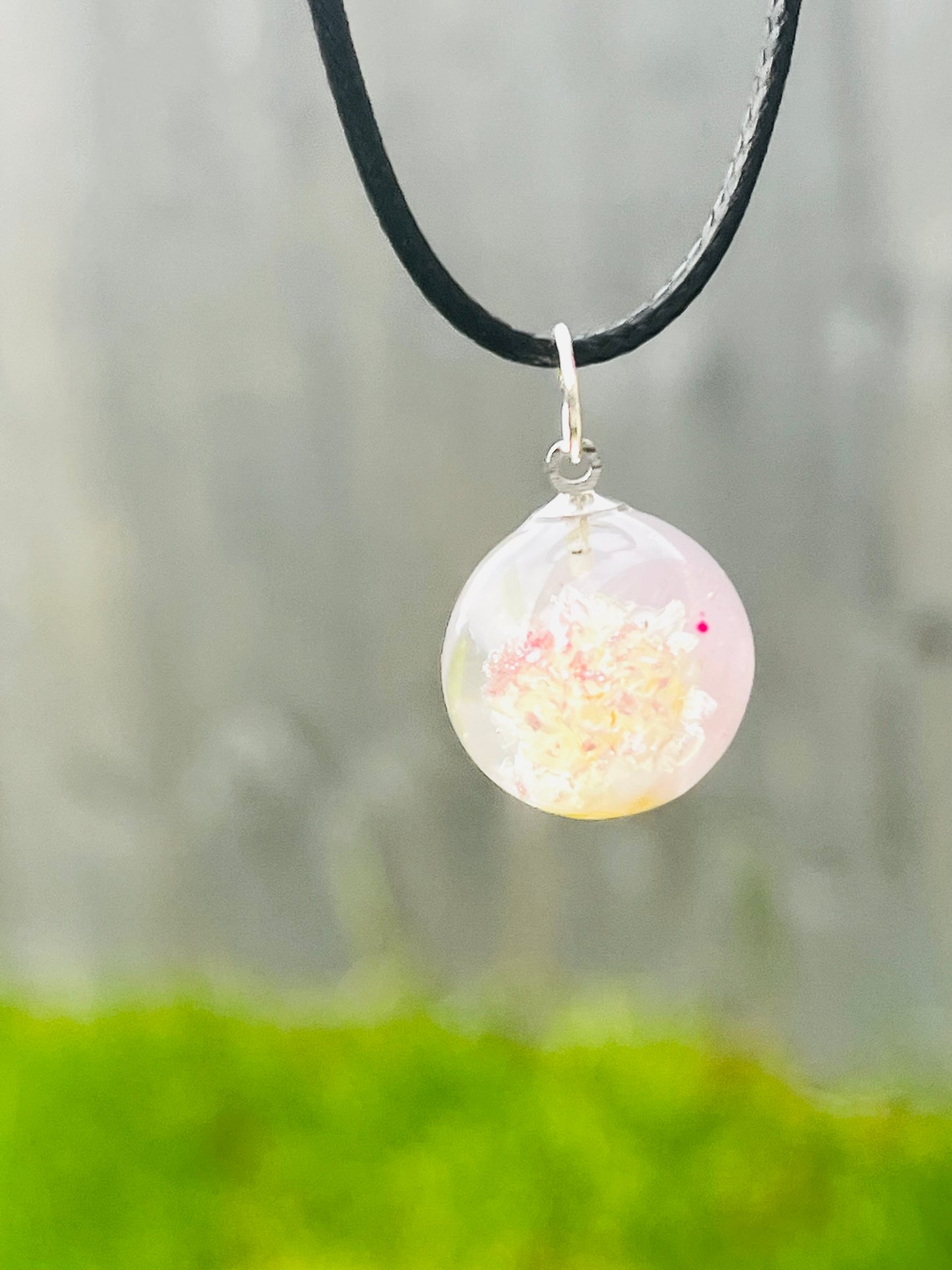 Dry flower in the pink world necklaces