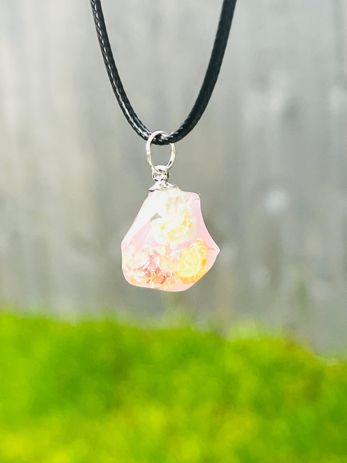 Flower in pink rock necklaces