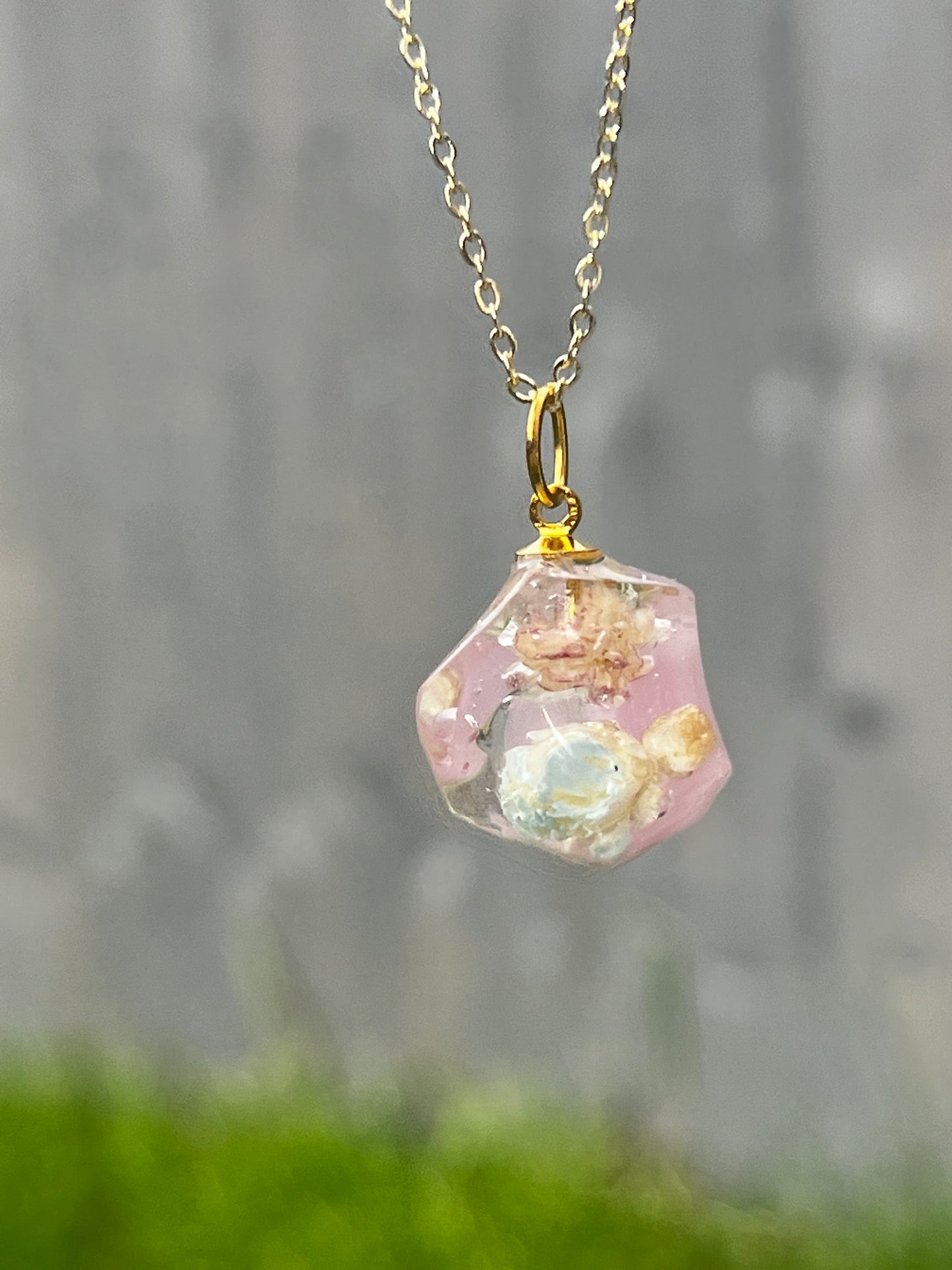 Flower in pink rock necklaces