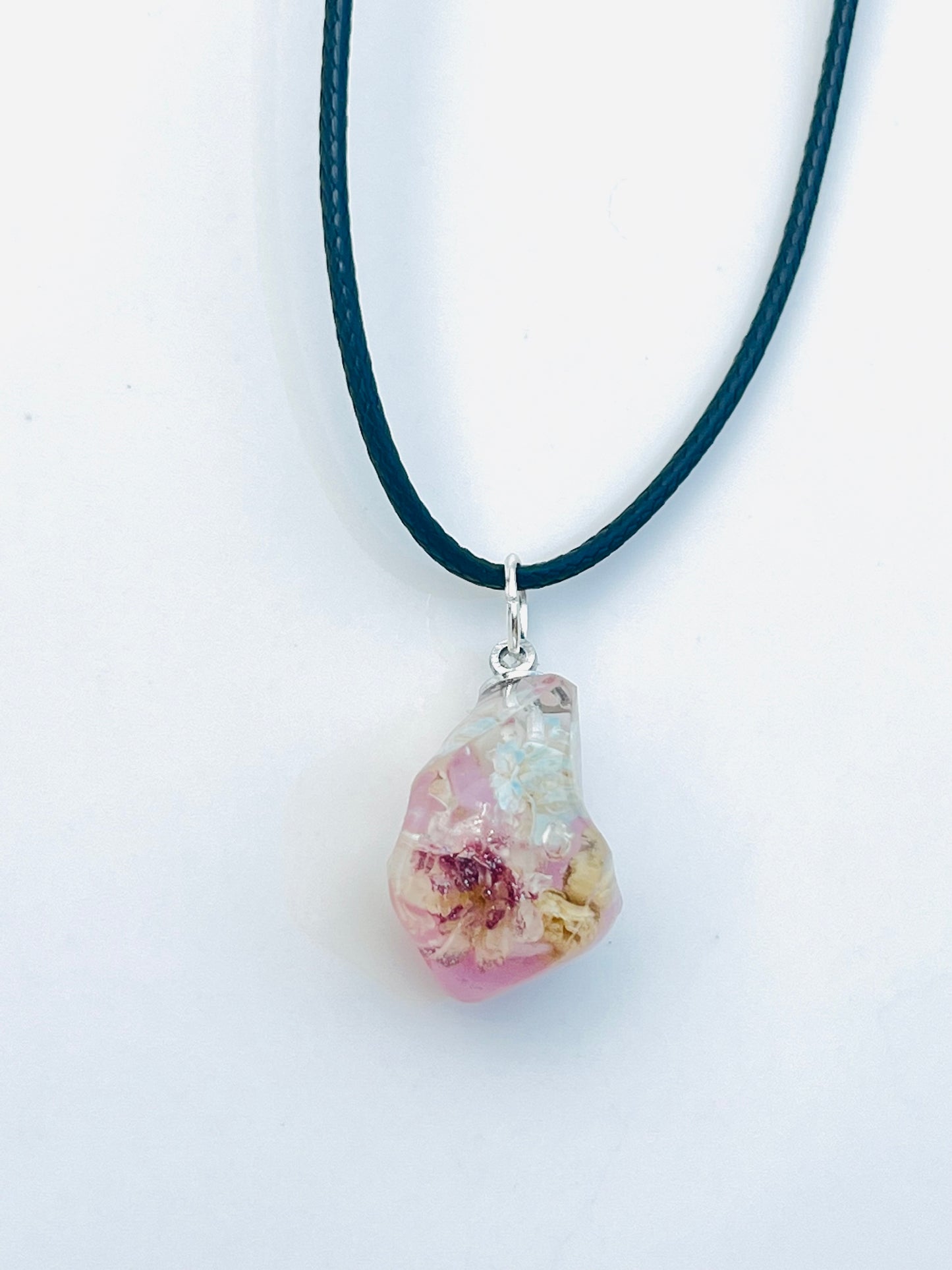 Flower in pink rock necklaces