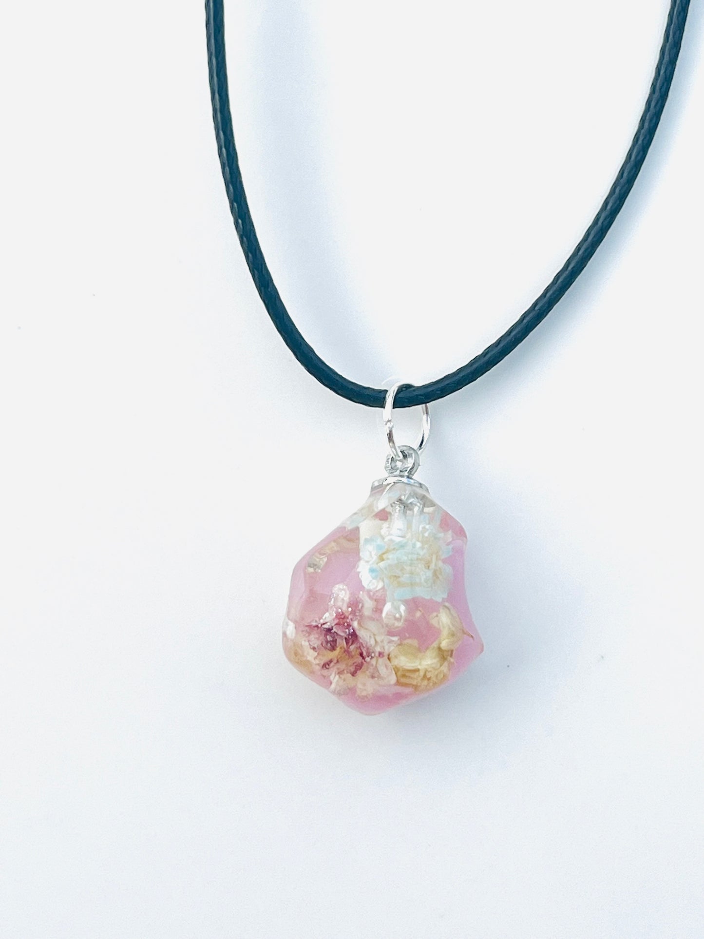 Flower in pink rock necklaces