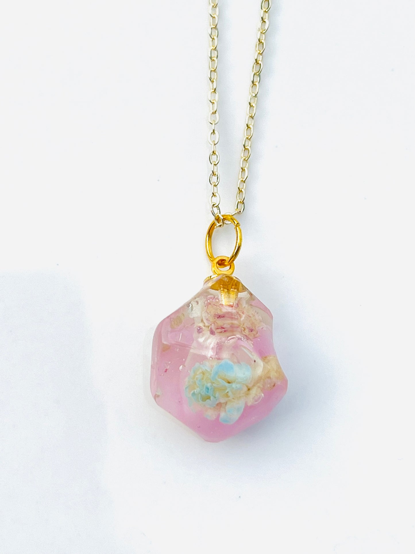 Flower in pink rock necklaces