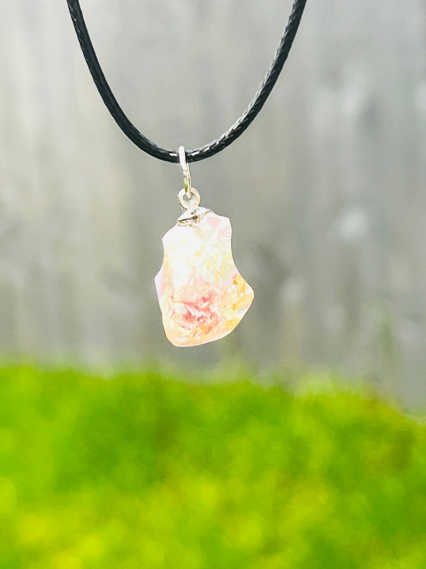 Flower in pink rock necklaces