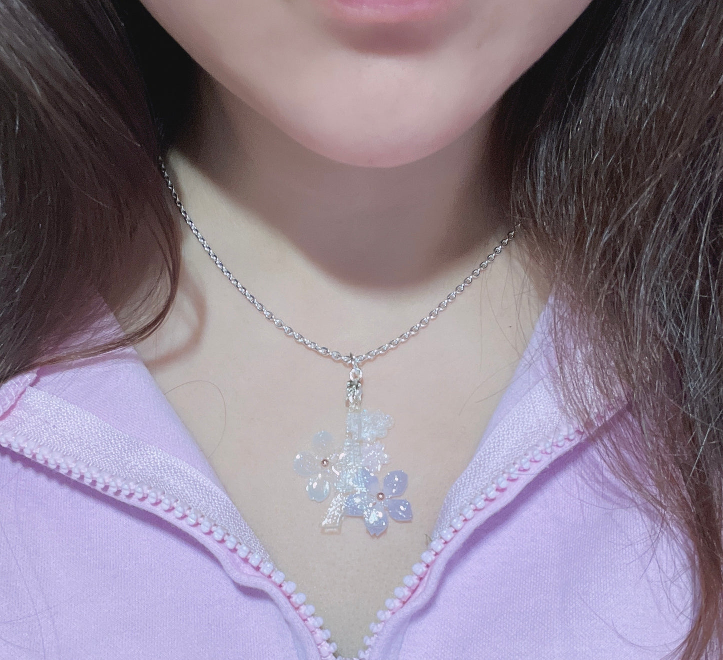 La Tour Eiffel with Sakura necklaces 鐵塔櫻花項鍊