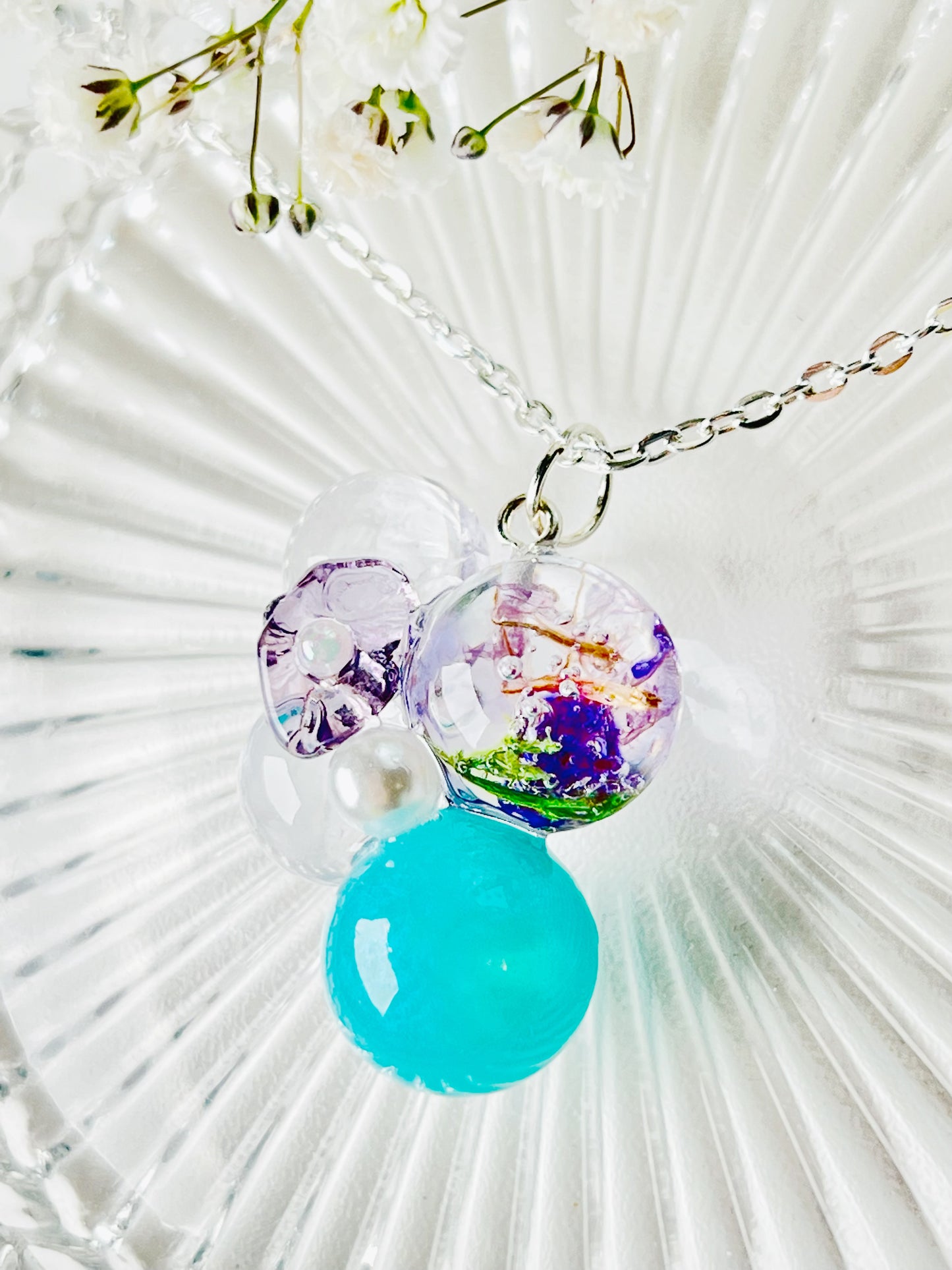 Sphere and flower necklaces