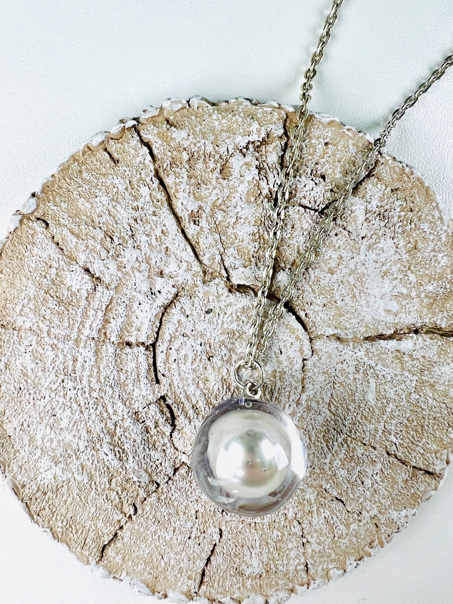 Be water-Pearl in sphere necklaces