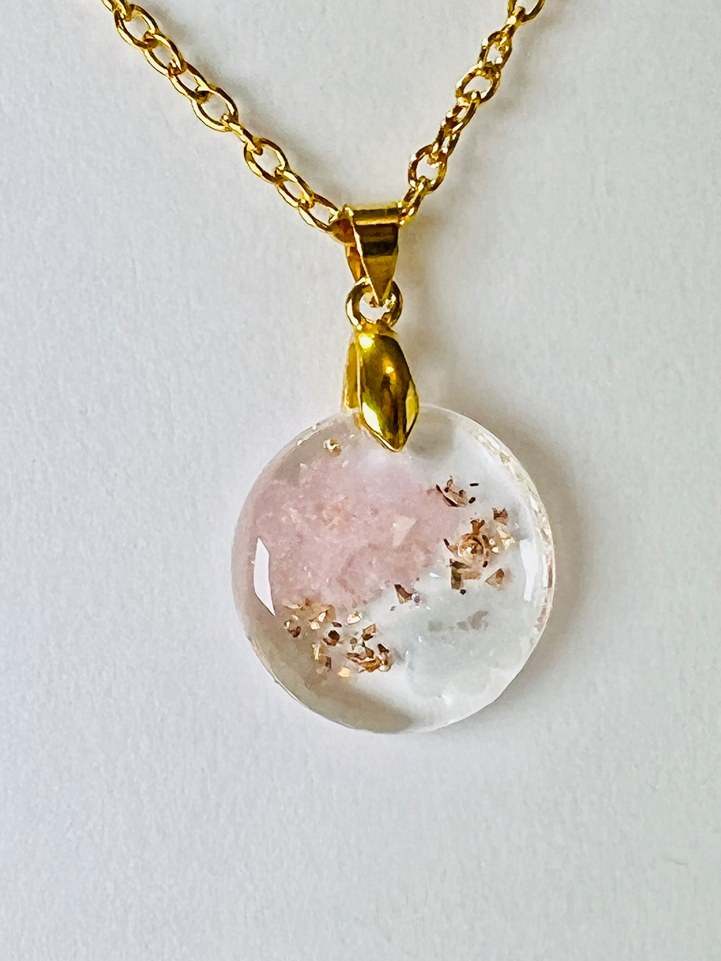 Pinky clear necklaces 粉系透亮項鍊