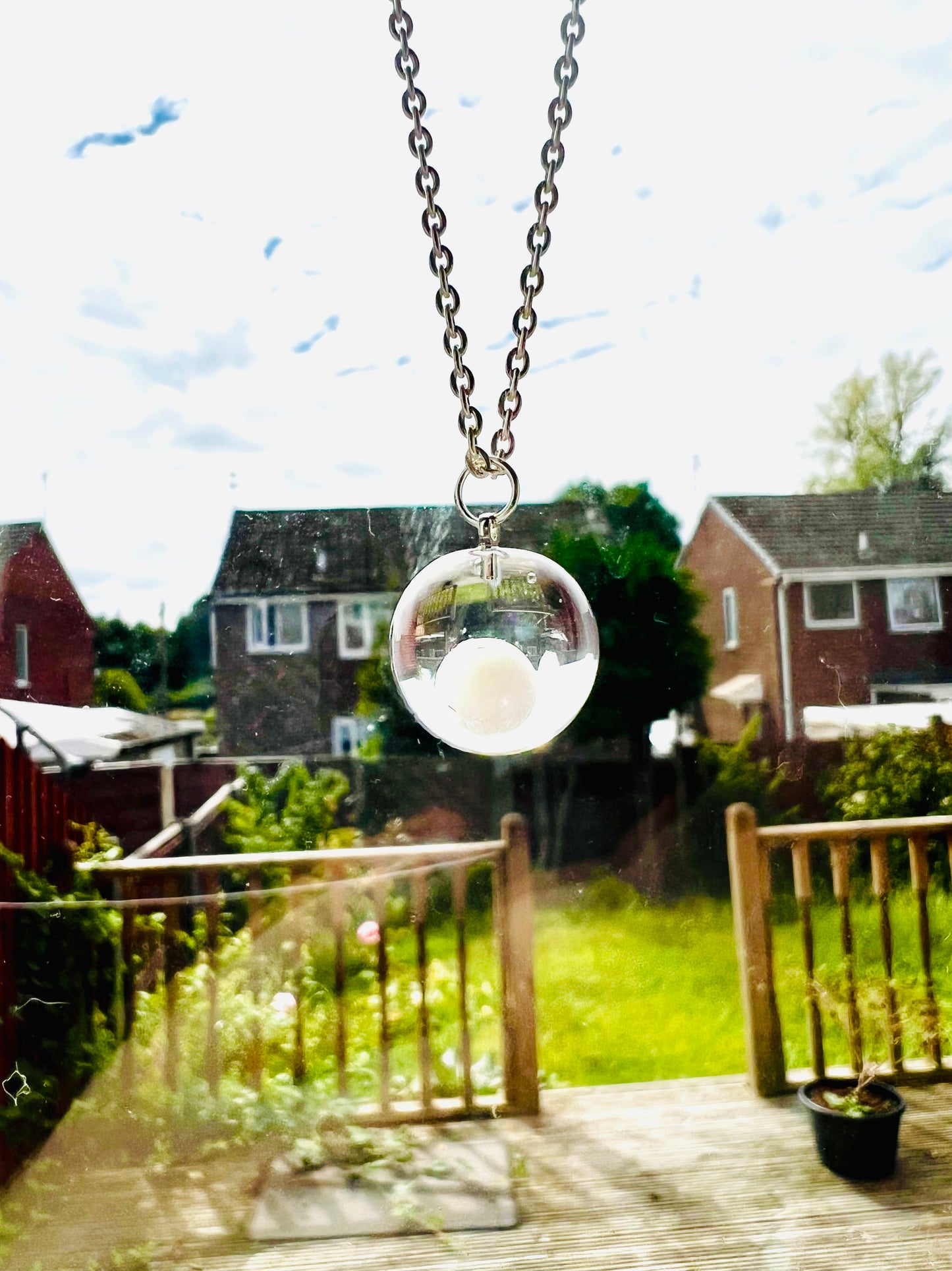 Be water-Pearl in sphere necklaces