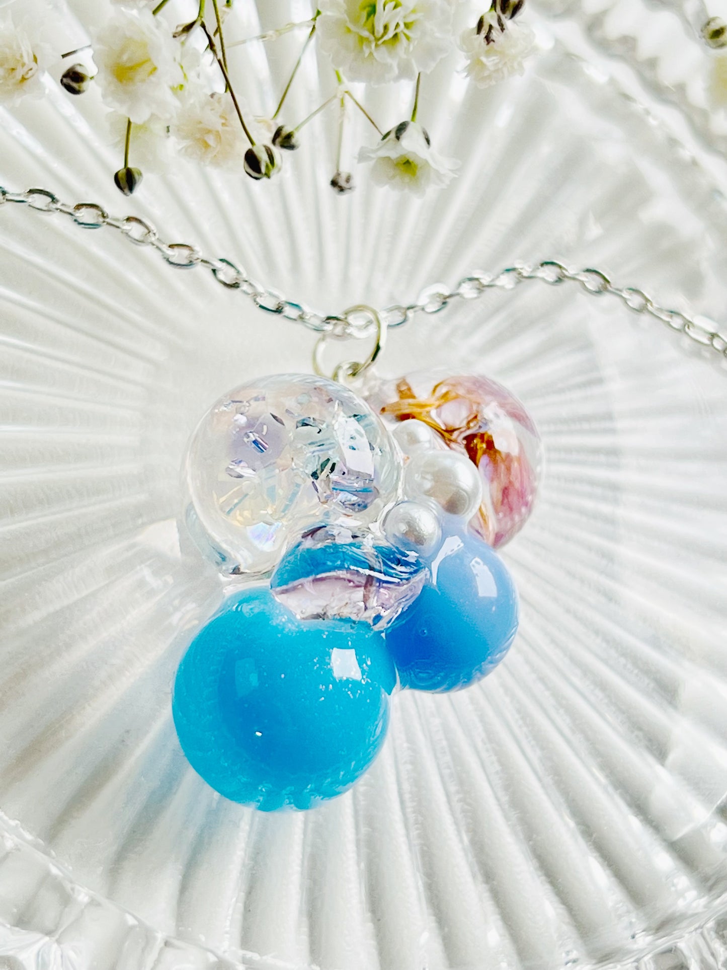 Sphere and flower necklaces