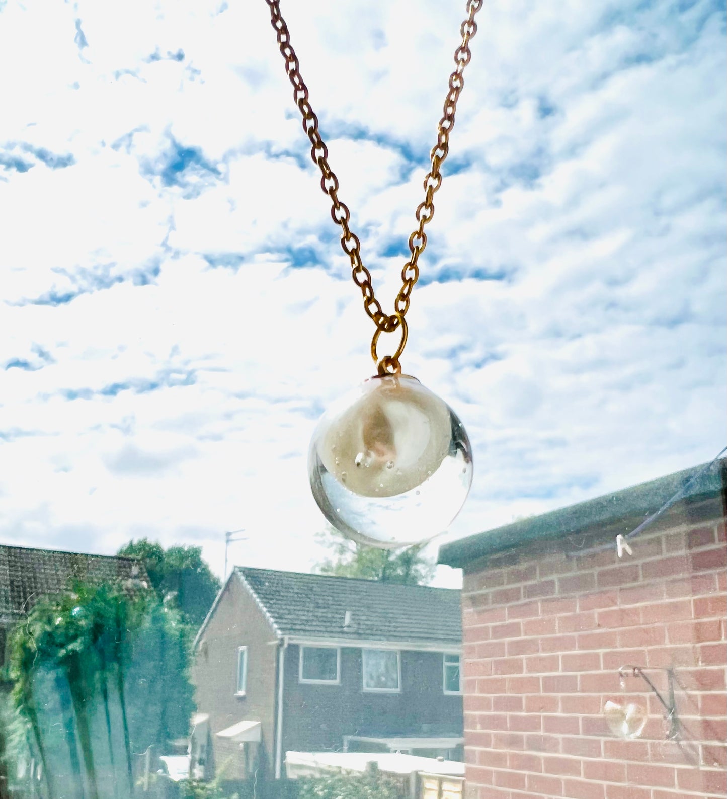 Be water-Pearl in sphere necklaces