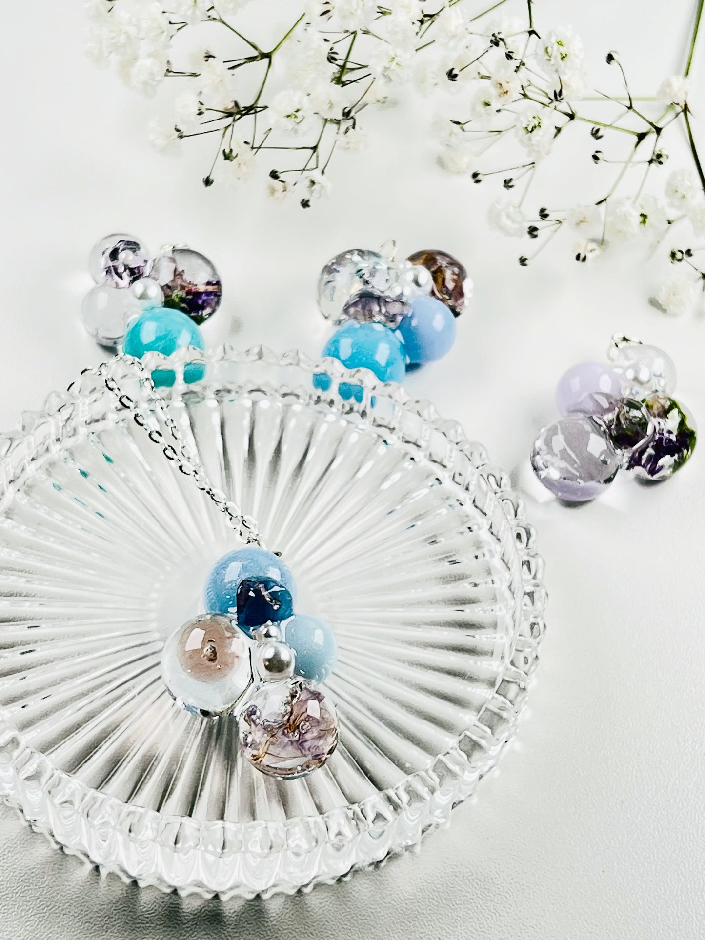 Sphere and flower necklaces