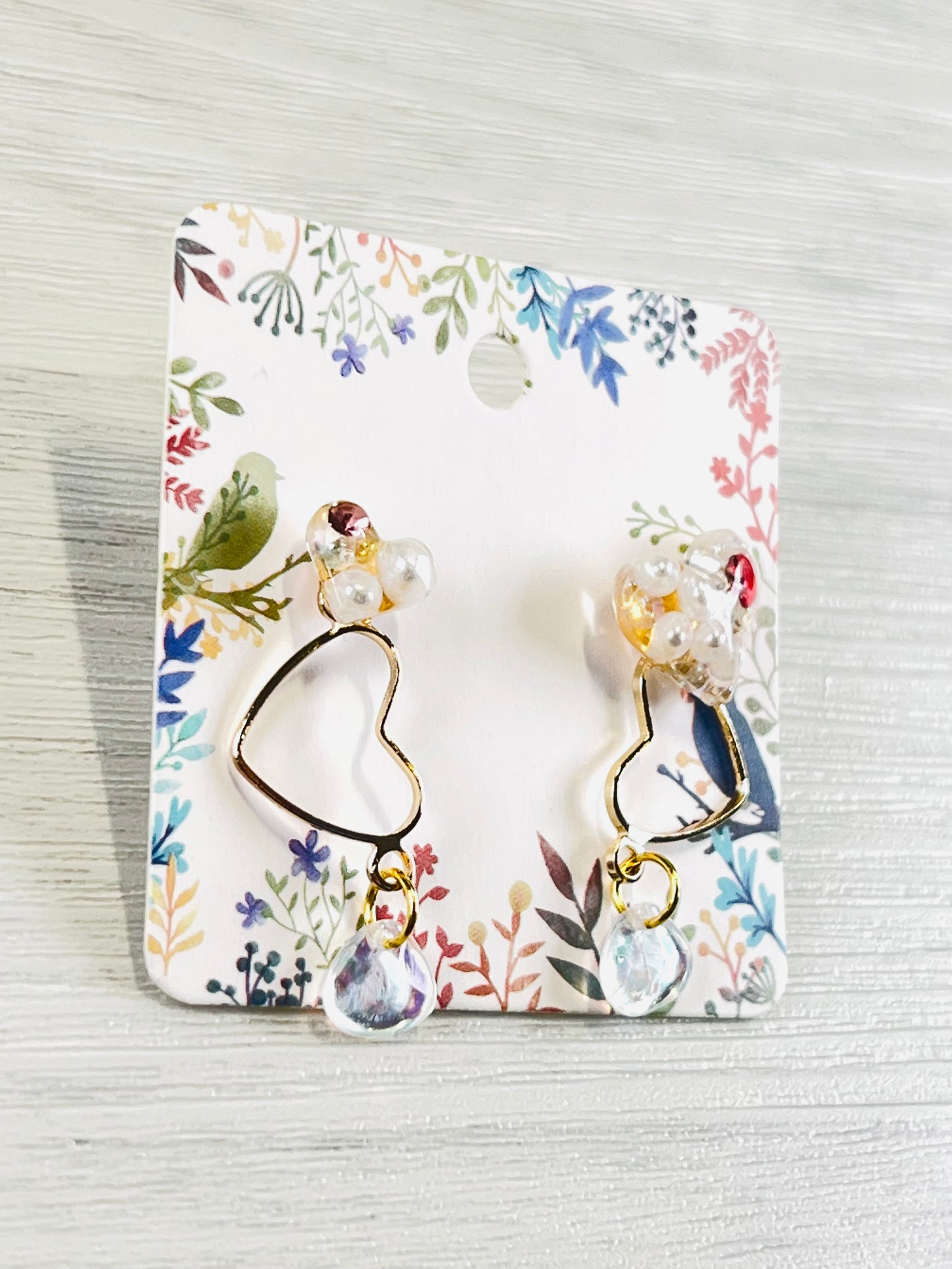 Shining crystal and pearls with golden heart earrings