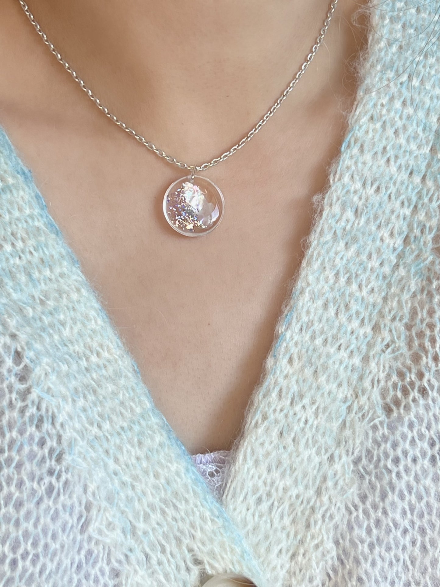 Shiny shell necklace