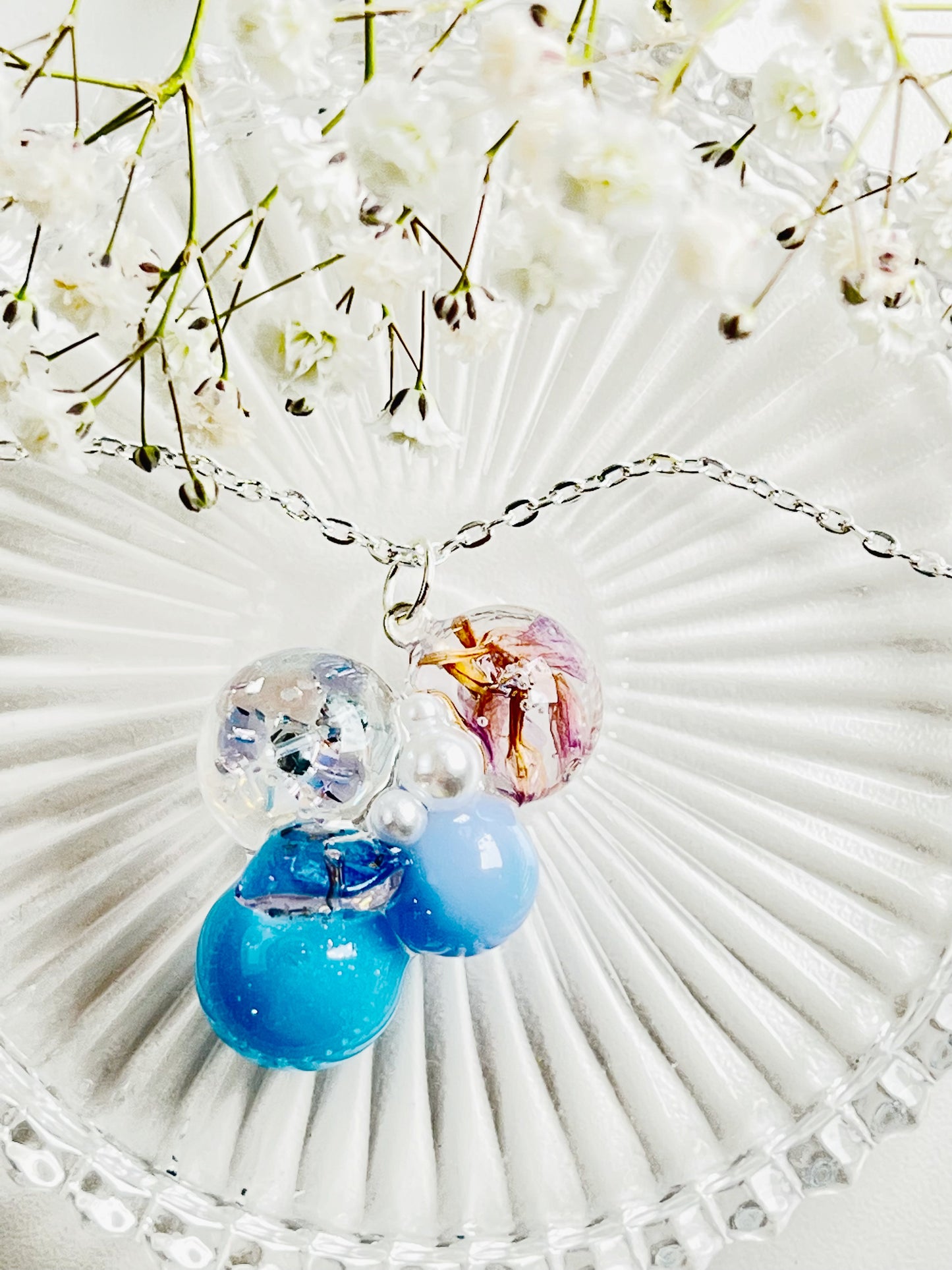 Sphere and flower necklaces