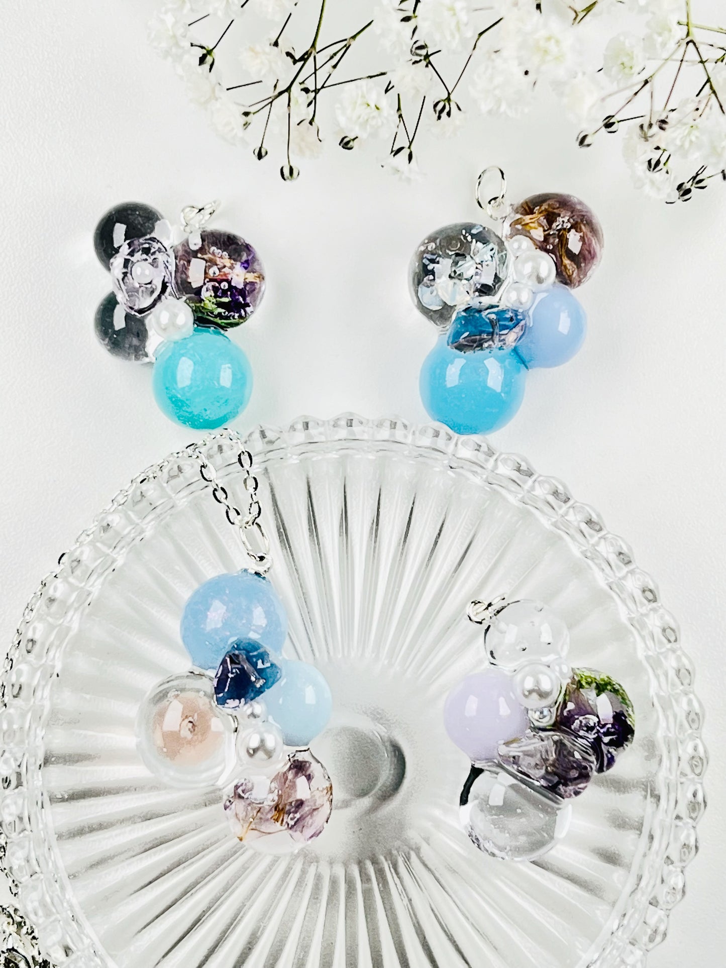 Sphere and flower necklaces