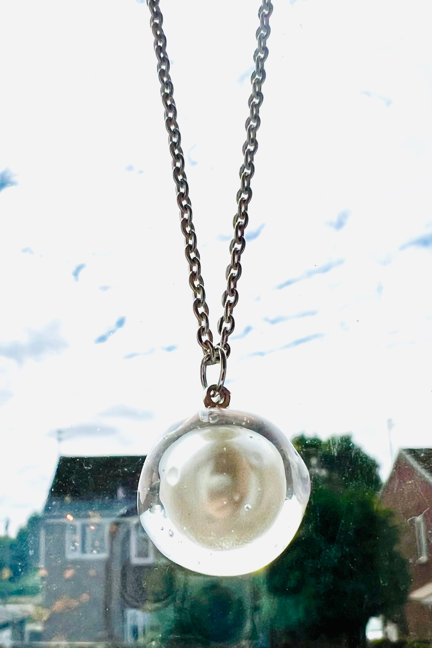 Be water-Pearl in sphere necklaces