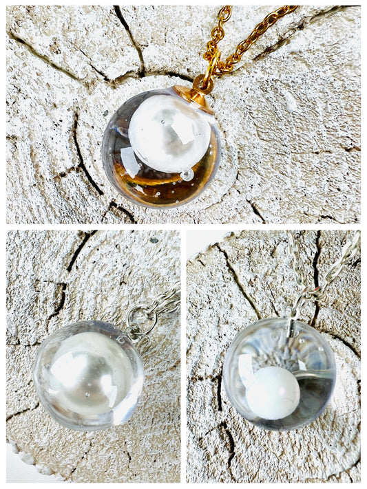 Be water-Pearl in sphere necklaces