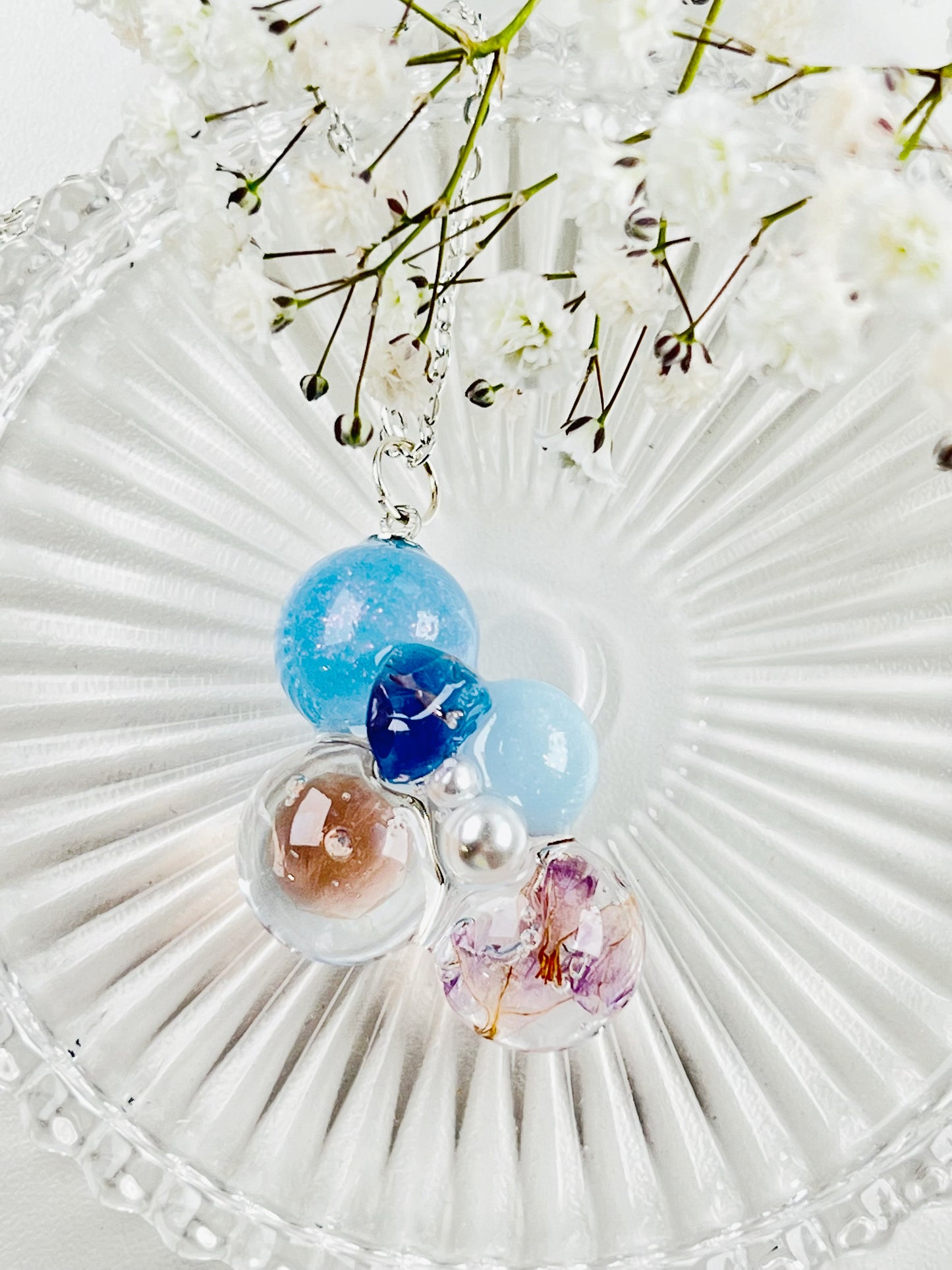 Sphere and flower necklaces