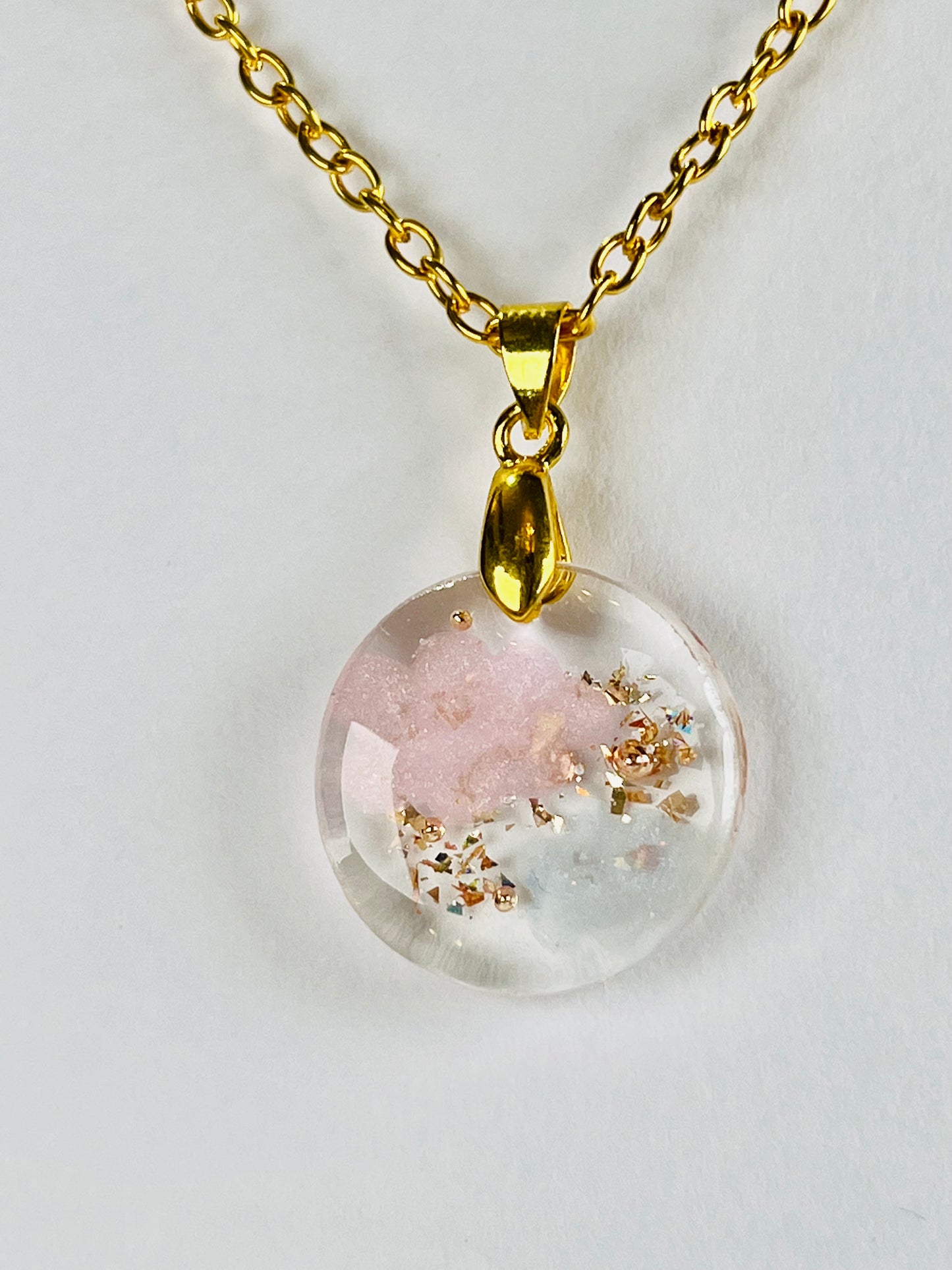 Pinky clear necklaces 粉系透亮項鍊