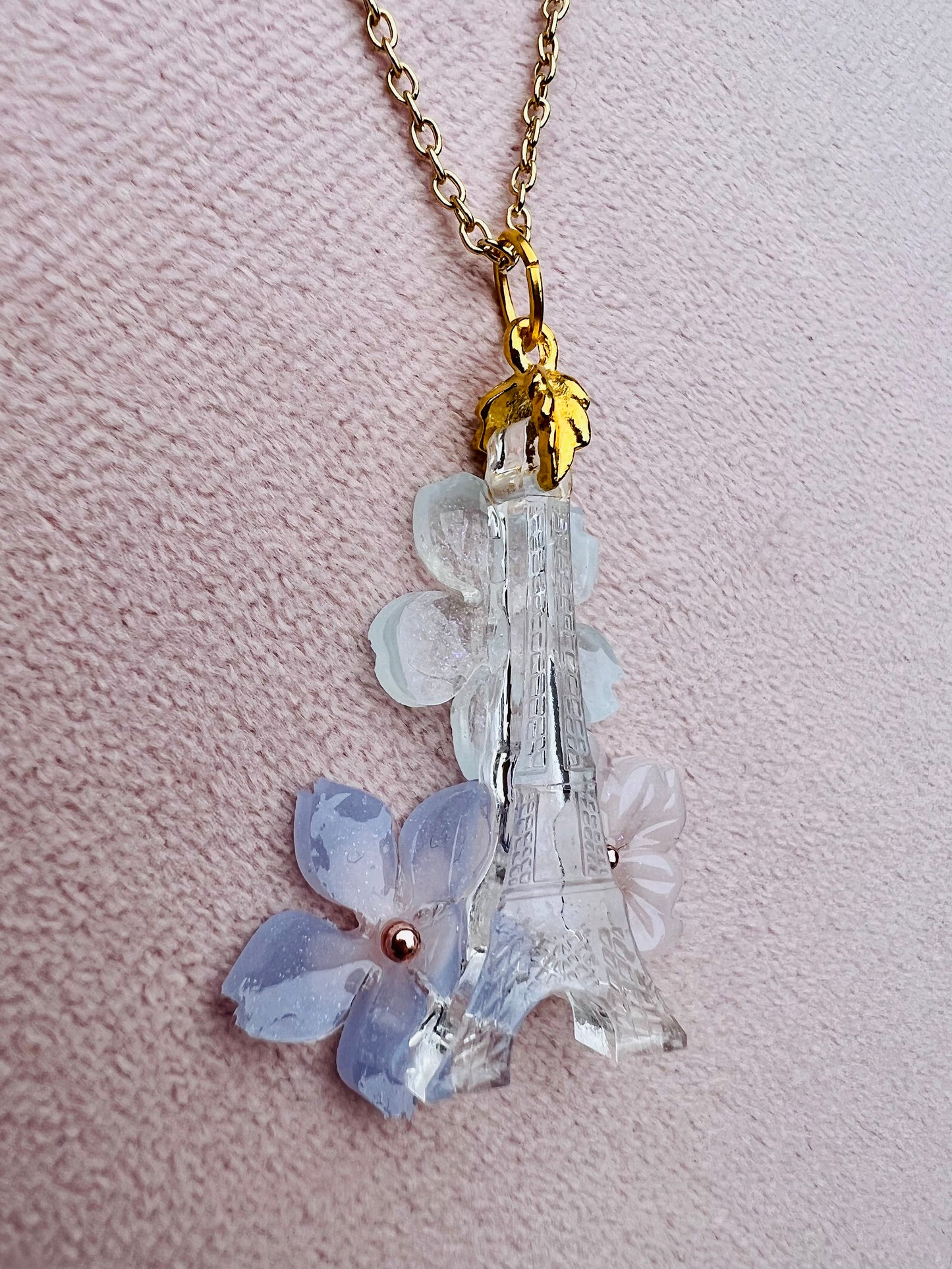 La Tour Eiffel with Sakura necklaces 鐵塔櫻花項鍊