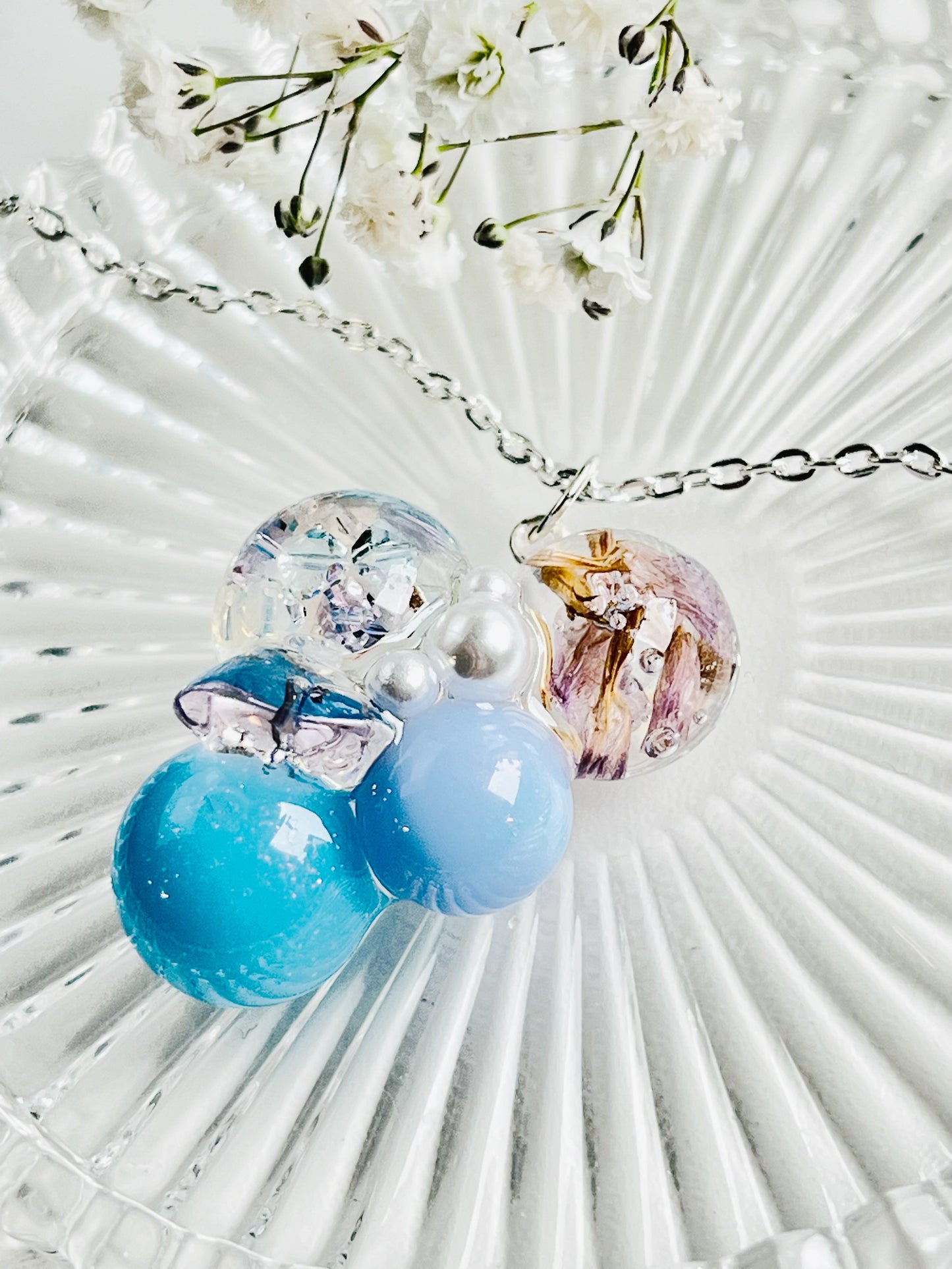 Sphere and flower necklaces