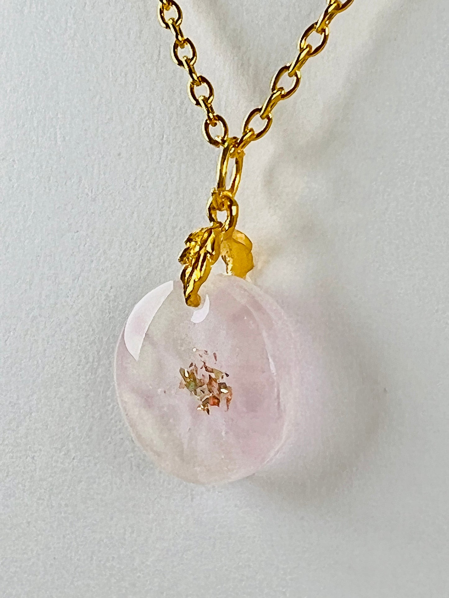 Pinky clear necklaces 粉系透亮項鍊