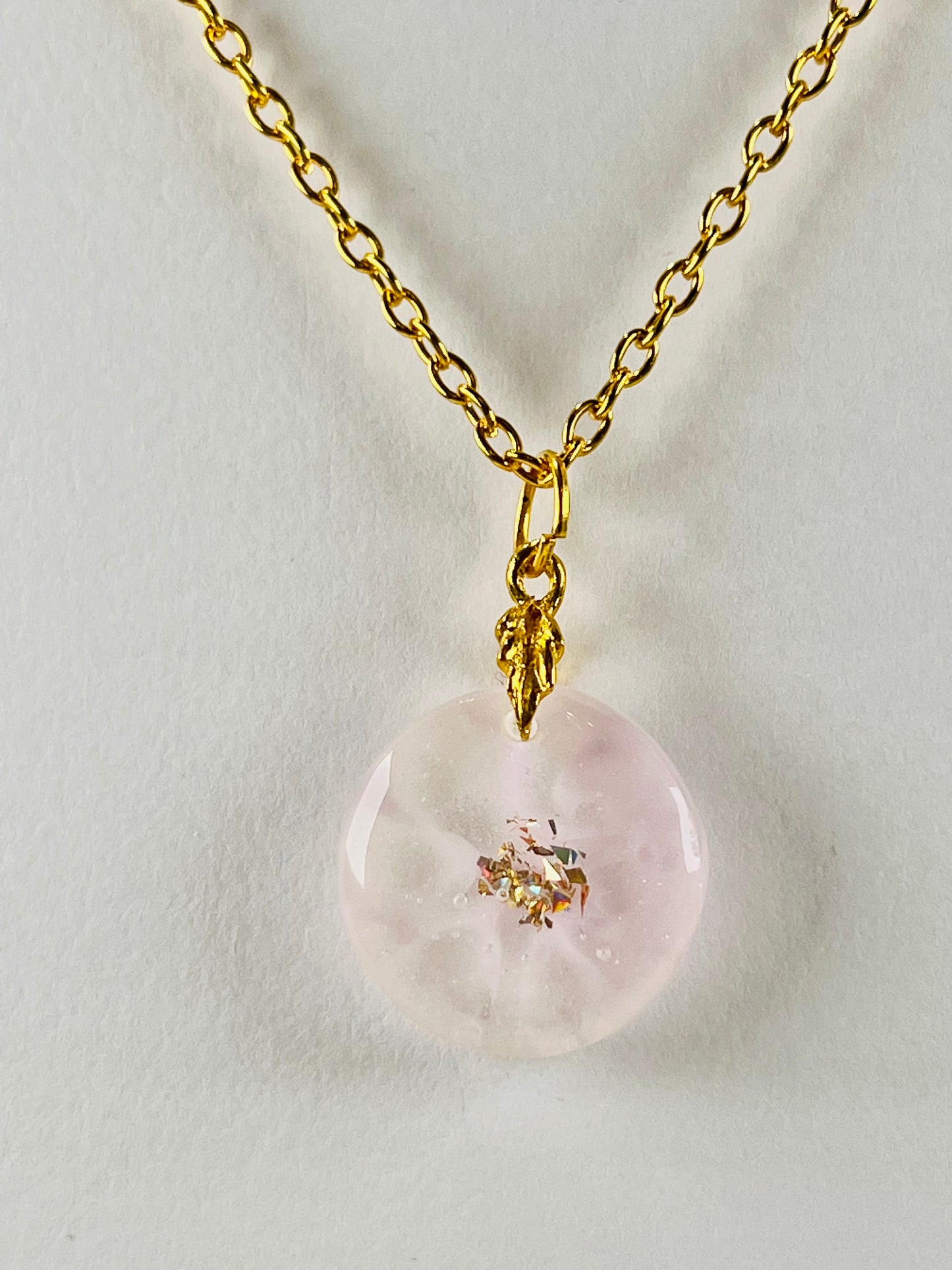 Pinky clear necklaces 粉系透亮項鍊